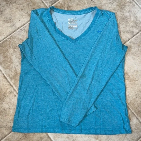 Nike Lot of Workout/gym/running clothes.  Pullover, shorts, tank top, tee shirt‎ - Picture 13 of 14